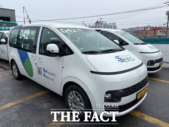 경기도가 23일부터 경기 여주시 산북·금사·흥천면 지역에 투입하는 수요응답형 교통수단(DRT) '똑버스'. /경기도