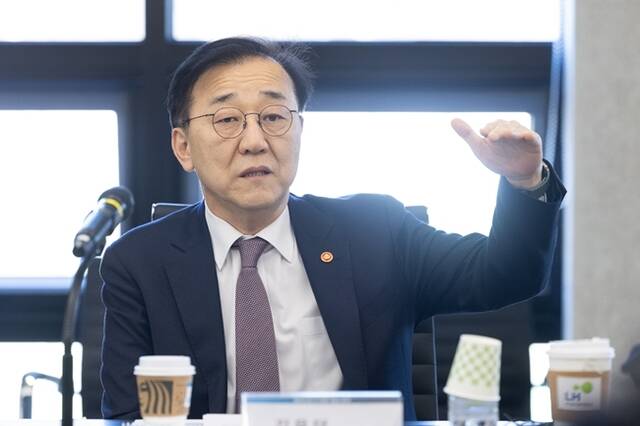 김윤덕 국토교통부 장관은 지난 19일 열린 건설안전 간담회에서 