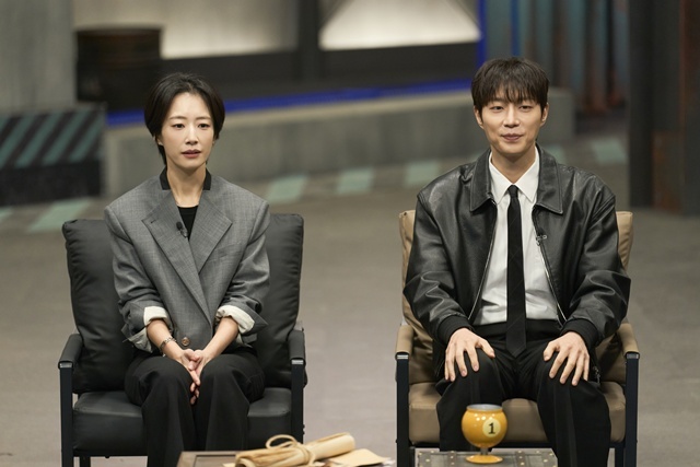 배우 곽선영(왼쪽)과 가수 겸 배우 윤두준이 티캐스트 E채널 예능프로그램 '용감한 형사들5'의 새 MC로 합류한다. /E채널