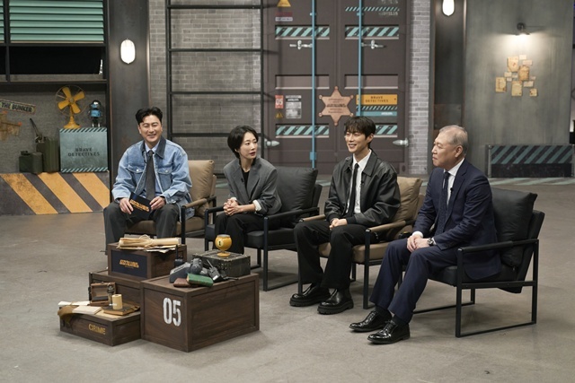 전 축구선수 안정환, 배우 곽선영, 가수 겸 배우 윤두준, 프로파일러 권일용(왼쪽부터)이 티캐스트 E채널 예능프로그램 '용감한 형사들5'로 호흡을 맞춘다. /E채널