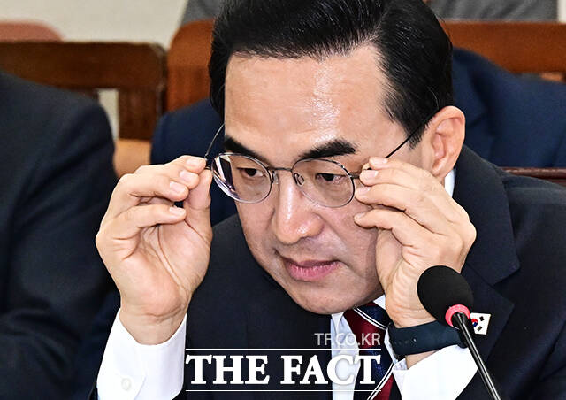 박홍근 기획예산처 장관 후보자(가운데)가 23일 오전 서울 여의도 국회 재정경제기획위원회에서 열린 인사청문회에 출석해 질의에 답변을 하고 있다. /국회=배정한 기자