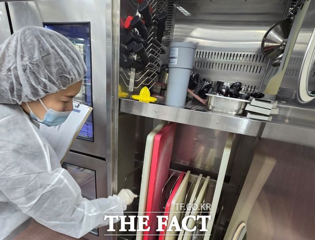 한 지방자치단체의 위생 점검 현장. /더팩트 DB