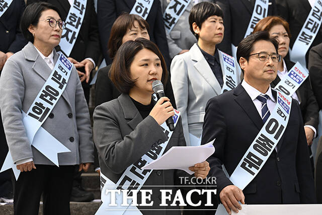 손솔 진보당 국회의원이 회견의 취지를 설명하고 있다.