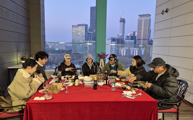 원정대는 22일 오후 5시 서울 영등포구 신길동 비전Q프로덕션에서 새로운 멤버들과 함께 대면식을 겸한 재발대식을 열고 본격적인 일정에 돌입했다. /비전Q프로덕션