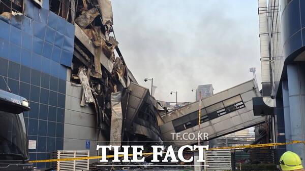20일 대전시 대덕구 문평동 자동차 부품공장에서 화재가 발생한 가운데 처참한 피해 현장이 드러나고 있다. /정예준 기자