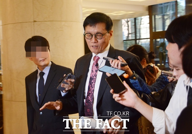 이창용 한국은행 총재가 23일 오후 서울 명동 은행연합회에서 열리는 은행장들과의 간담회에 참석하고 있다. /김태환 기자