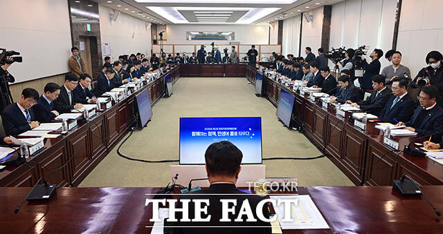 윤호중 행정안전부 장관이 23일 오전 서울 종로구 정부서울청사에서 열린 중앙지방정책협의회에 참석해 모두발언을 하고 있다. /임영무 기자