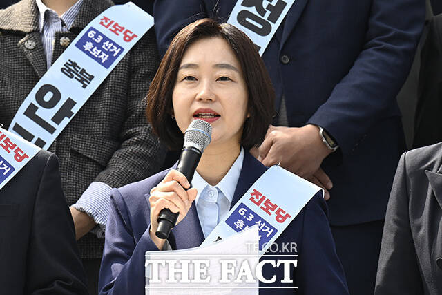 김재연 진보당 상임대표가 23일 오후 서울 종로구 세종문화회관 계단 앞에서 열린 '침략 전쟁에 파병을 반대한다! 진보당 6·3선거 후보자 긴급 기자회견'에 참석해 발언하고 있다. /송호영 기자