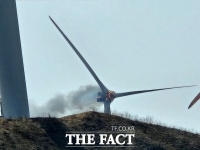  영덕군 풍력발전단지 화재…1명 사망·2명 연락두절