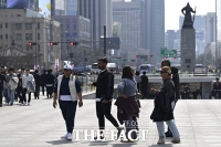  서울 낮 최고 19도…큰 일교차의 봄 날씨 [TF사진관]