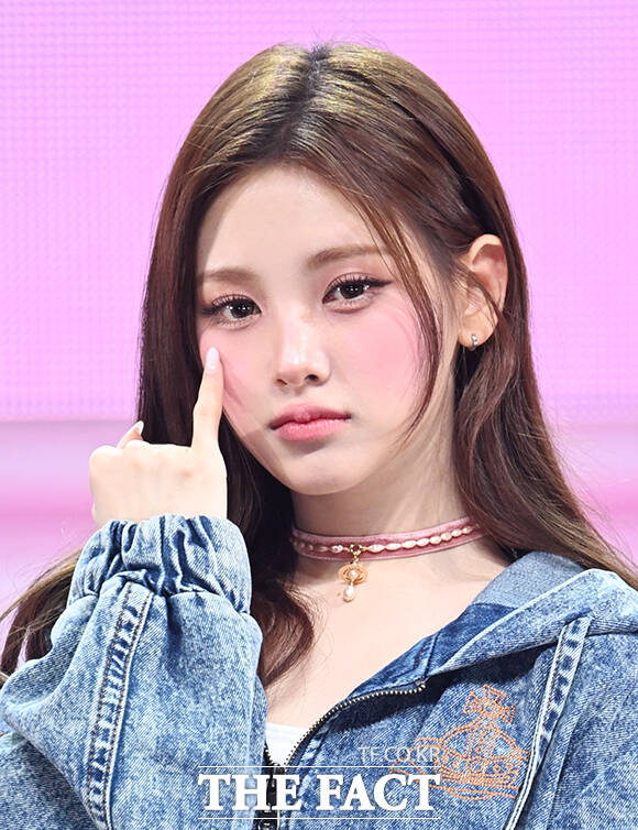 그룹 Baby DONT Cry(베이비돈크라이)의 미아, 이현, 베니, 쿠미(왼쪽부터)가 24일 오후 서울 용산구 블루스퀘어에서 열린 미니앨범 'AFTER CRY(애프터 크라이)' 발매 기념 쇼케이스에 참석해 포즈를 취하고 있다. /박헌우 기자