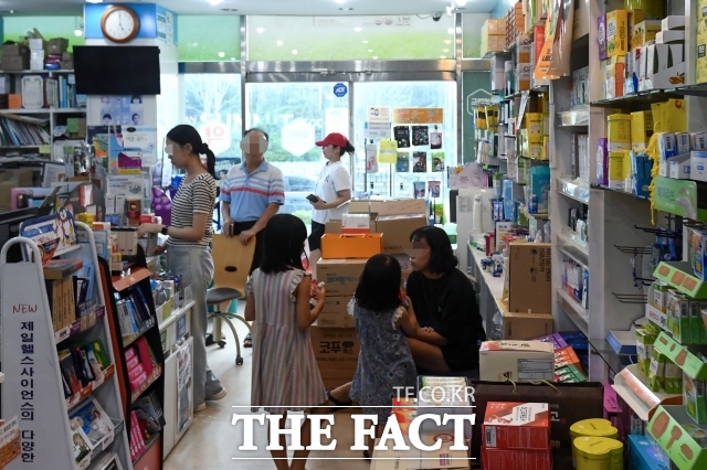 보건복지부와 중소벤처기업부는 대통령 주재 국가창업시대 전략회의 후속으로 24일 서울 한국제약바이오협회에서 합동 정책간담회를 열고 제약바이오벤처 성장과 글로벌 진출을 체계적으로 지원하기 위한 제약바이오벤처 육성 전주기 협업방안을 발표했다. 사진은 2024년 9월 14일 서울 서초구의 한 약국. /더팩트