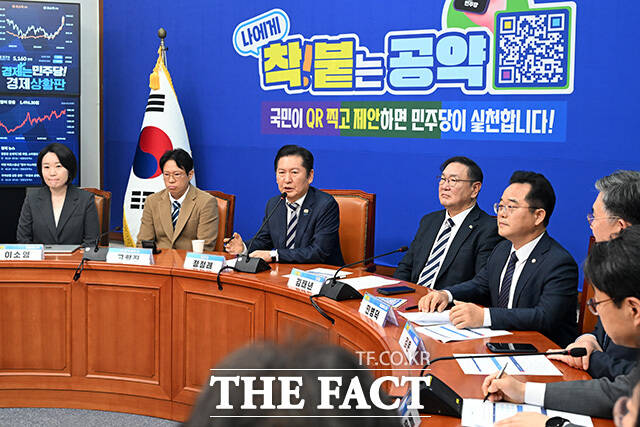 '착!붙 공약 프로젝트 런칭 행사' 참석해 모두발언하는 정 대표.