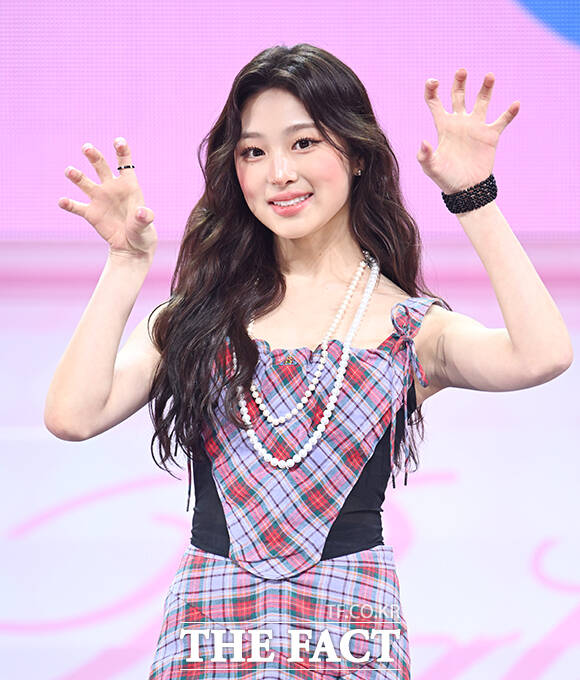 그룹 Baby DONT Cry(베이비돈크라이)의 베니가 24일 오후 서울 용산구 블루스퀘어에서 열린 미니앨범 'AFTER CRY(애프터 크라이)' 발매 기념 쇼케이스에 참석해 포즈를 취하고 있다. /박헌우 기자