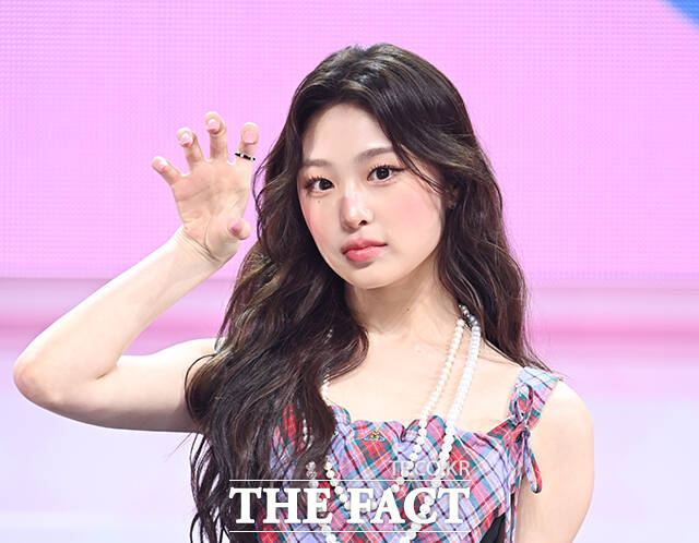 그룹 Baby DONT Cry(베이비돈크라이)의 베니가 24일 오후 서울 용산구 블루스퀘어에서 열린 미니앨범 'AFTER CRY(애프터 크라이)' 발매 기념 쇼케이스에 참석해 포즈를 취하고 있다. /박헌우 기자