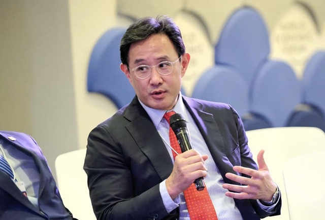 최윤범 고려아연 회장이 정기 주주총회에서 사내이사 연임에 성공하며 경영권을 유지했다. /고려아연