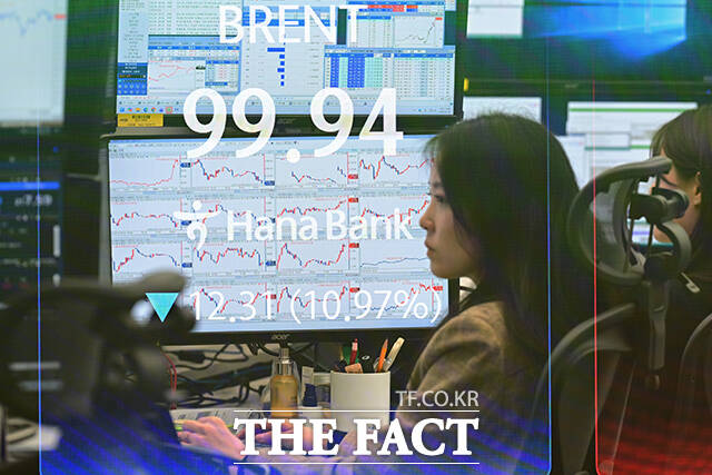 90달러선 머무는 미국서부텍사스산원유(WTI)와 브렌트유.
