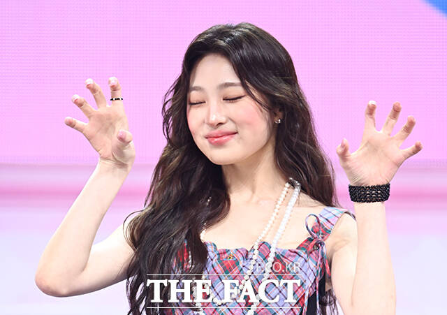 그룹 Baby DONT Cry(베이비돈크라이)의 베니가 24일 오후 서울 용산구 블루스퀘어에서 열린 미니앨범 'AFTER CRY(애프터 크라이)' 발매 기념 쇼케이스에 참석해 포즈를 취하고 있다. /박헌우 기자