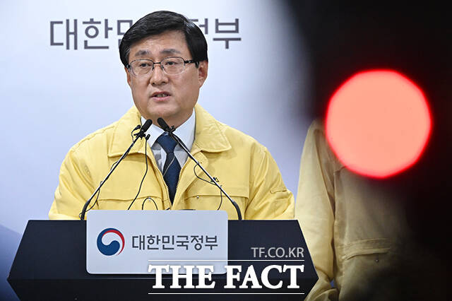 김성환 기후에너지환경부(기후부) 장관이 24일 오후 서울 종로구 정부서울청사에서 중동 상황에 따른 에너지 절약 조치를 발표하고 있다. /김성렬 기자