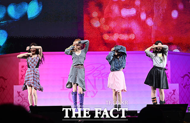 그룹 Baby DONT Cry(베이비돈크라이)가 24일 오후 서울 용산구 블루스퀘어에서 열린 미니앨범 'AFTER CRY(애프터 크라이)' 발매 기념 쇼케이스에 참석해 'Bittersweet(비터스위트)' 무대를 선보이고 있다. /박헌우 기자