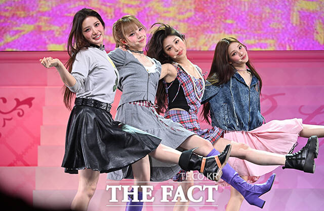 그룹 Baby DONT Cry(베이비돈크라이)가 24일 오후 서울 용산구 블루스퀘어에서 열린 미니앨범 'AFTER CRY(애프터 크라이)' 발매 기념 쇼케이스에 참석해 'Bittersweet(비터스위트)' 무대를 선보이고 있다. /박헌우 기자