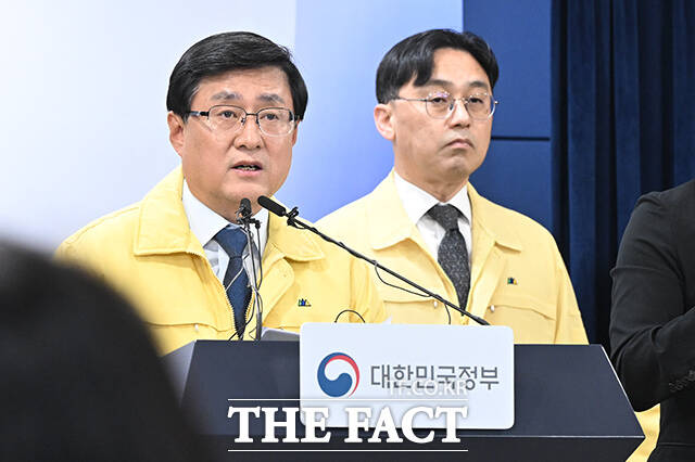 김성환 기후에너지환경부(기후부) 장관이 24일 오후 서울 종로구 정부서울청사에서 중동 상황에 따른 에너지 절약 조치를 발표하고 있다. /김성렬 기자