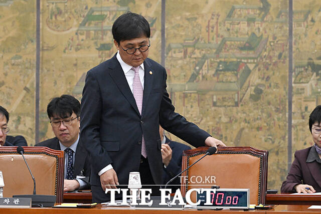 문화체육관광위원회 전체회의 참석하는 최휘영 문화체육관광부 장관.