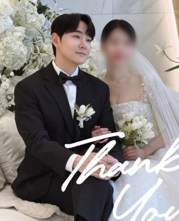 그룹 트랙스 출신 제이(왼쪽)가 품절남이 됐다. /소셜 미디어 캡처