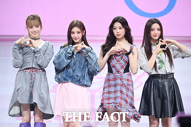 그룹 Baby DONT Cry(베이비돈크라이)의 미아와 이현,베니,쿠미(왼쪽부터)가 24일 오후 서울 용산구 블루스퀘어 우리WON뱅킹홀에서 열린 첫 번째 미니앨범 'AFTER CRY' 미디어 쇼케이스에 참석해 다양한 얘기를 나눴다. /박헌우 기자