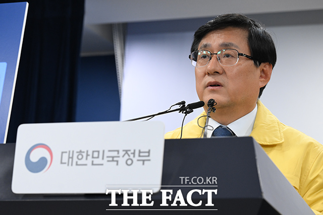 김성환 기후에너지환경부(기후부) 장관이 24일 오후 서울 종로구 정부서울청사에서 중동 상황에 따른 에너지 절약 조치를 발표하고 있다. /김성렬 기자