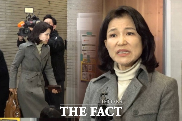 지방선거 국민의힘 대구시장 후보 공천 경선에서 컷오프 된 이진숙 전 방송통신위원회 위원장이 24일 오후 서울 여의도 국민의힘 중앙당사 로비에서 기자회견을 하고 있다. /여의도=김민지 기자