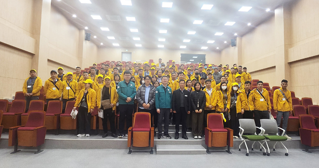 봉화군에 올해 상반기 외국인 계절근로자 200명이 입국해 영농 현장 투입을 앞두고 있다. /봉화군