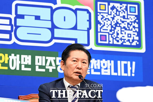 '착!붙 공약 프로젝트 런칭 행사' 참석해 모두발언하는 정 대표.