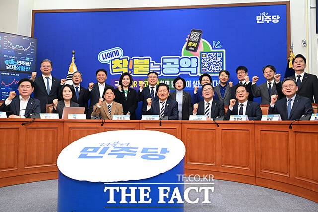 '착!붙 공약 프로젝트 런칭 행사' 참석해 모두발언하는 정 대표.