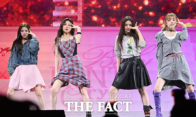 그룹 Baby DONT Cry(베이비돈크라이)가 24일 오후 서울 용산구 블루스퀘어에서 열린 미니앨범 'AFTER CRY(애프터 크라이)' 발매 기념 쇼케이스에 참석해 'Bittersweet(비터스위트)' 무대를 선보이고 있다. /박헌우 기자