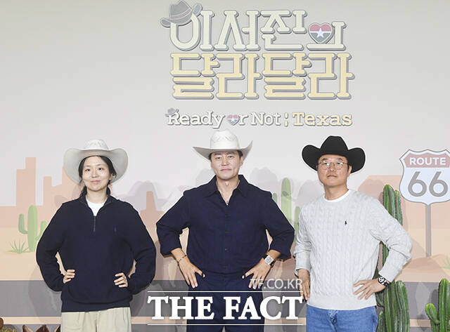 김예슬 PD, 배우 이서진, 나영석 PD(왼쪽부터)가 24일 오전 서울 용산구 CGV 용산아이파크몰에서 진행된 넷플릭스 새 예능 '이서진의 달라달라'의 제작발표회에 참석해 다양한 이야기를 나눴다. /박상민 기자