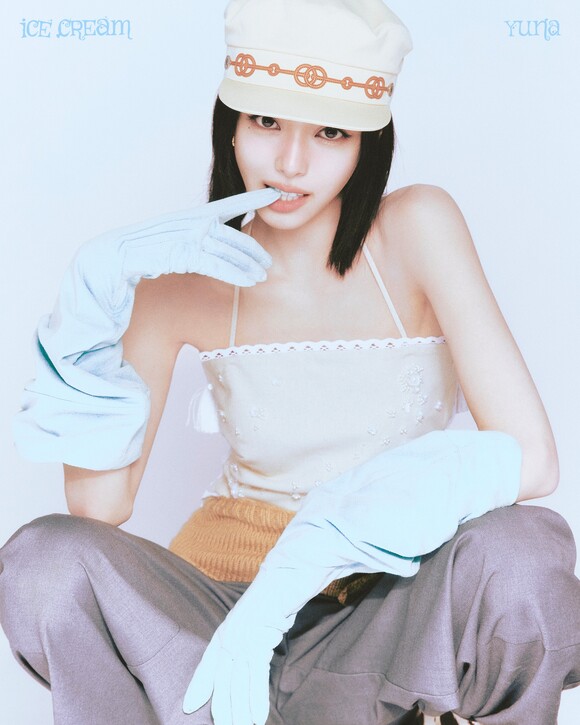 ITZY 유나는 지난 23일 솔로 데뷔 앨범 'Ice Cream'을 발매했다. /JYP엔터테인먼트