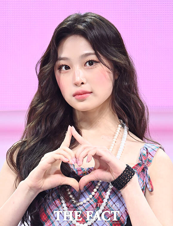 그룹 Baby DONT Cry(베이비돈크라이)의 베니가 24일 오후 서울 용산구 블루스퀘어에서 열린 미니앨범 'AFTER CRY(애프터 크라이)' 발매 기념 쇼케이스에 참석해 포즈를 취하고 있다. /박헌우 기자