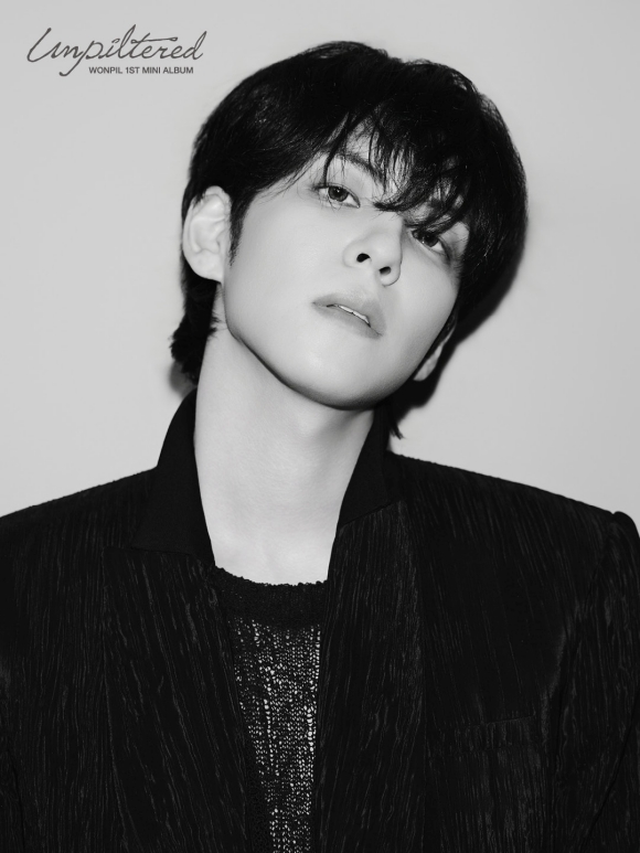 데이식스 원필은 30일 첫 번째 미니 앨범 'Unpiltered'를 발매하고 솔로 단독 콘서트를 개최하는 등 활발하게 활동할 예정이다. /JYP엔터테인먼트