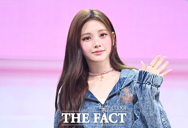 그룹 Baby DONT Cry(베이비돈크라이)의 이현이 24일 오후 서울 용산구 블루스퀘어에서 열린 미니앨범 'AFTER CRY(애프터 크라이)' 발매 기념 쇼케이스에 참석해 포즈를 취하고 있다. /박헌우 기자