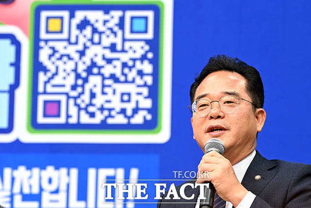 '착!붙 공약 프로젝트 런칭 행사' 참석해 모두발언하는 정 대표.