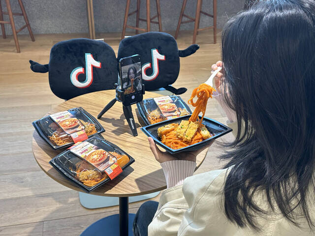 GS리테일이 운영하는 편의점 GS25가 글로벌 플랫폼 틱톡에서 화제를 모은 '고추장 버터 파스타'를 출시한다. /GS리테일 GS25