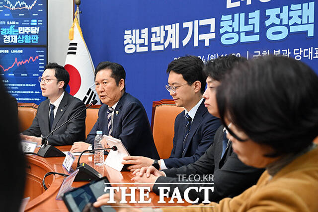 청년 관계 기구 청년 정책 제안 간담회에서 모두발언 하는 정 대표.