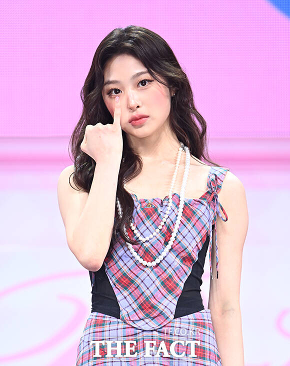 그룹 Baby DONT Cry(베이비돈크라이)의 미아, 이현, 베니, 쿠미(왼쪽부터)가 24일 오후 서울 용산구 블루스퀘어에서 열린 미니앨범 'AFTER CRY(애프터 크라이)' 발매 기념 쇼케이스에 참석해 포즈를 취하고 있다. /박헌우 기자