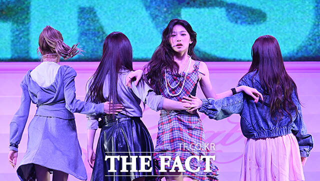 그룹 Baby DONT Cry(베이비돈크라이)의 베니가 24일 오후 서울 용산구 블루스퀘어에서 열린 미니앨범 'AFTER CRY(애프터 크라이)' 발매 기념 쇼케이스에 참석해 포즈를 취하고 있다. /박헌우 기자