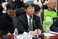  백신피해자가족협의회-민주당 복지위 간담회 참석한 임승관 청장 [포토]