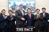  국회 국방위, 한국-캐나다 국방·방산 협력 결의안 의결 [TF사진관]