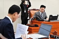  안건 상정하는 안호영 위원장 [포토]