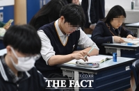  올해 첫 전국연합학력평가 실시, 전국 122만명 응시 [TF사진관]