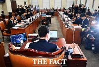  '반쪽 휴일' 노동절, 법정 공휴일 된다…공휴일법 행안소위서 의결